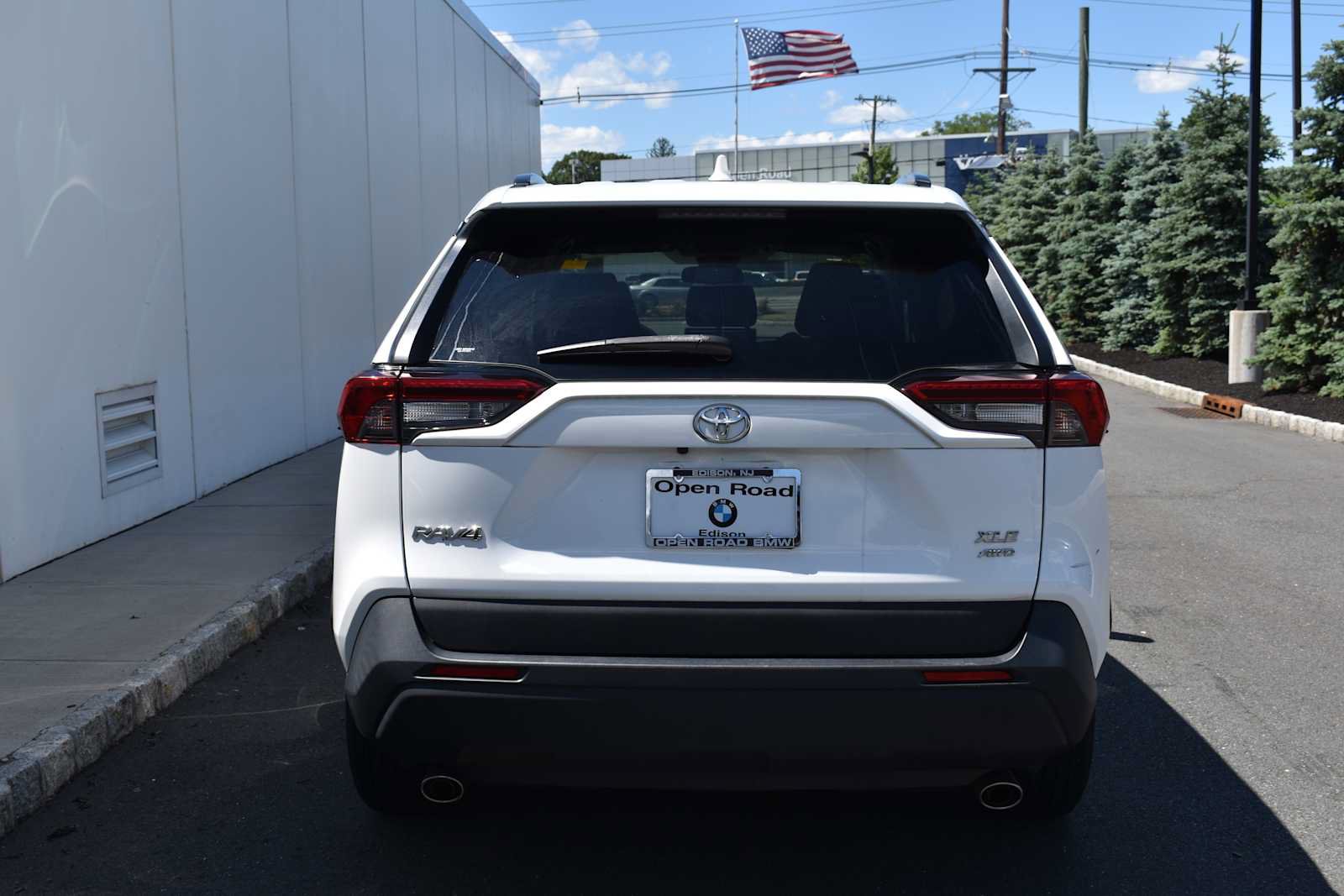 Used 2021 Toyota RAV4 XLE AWD/4WD image 4