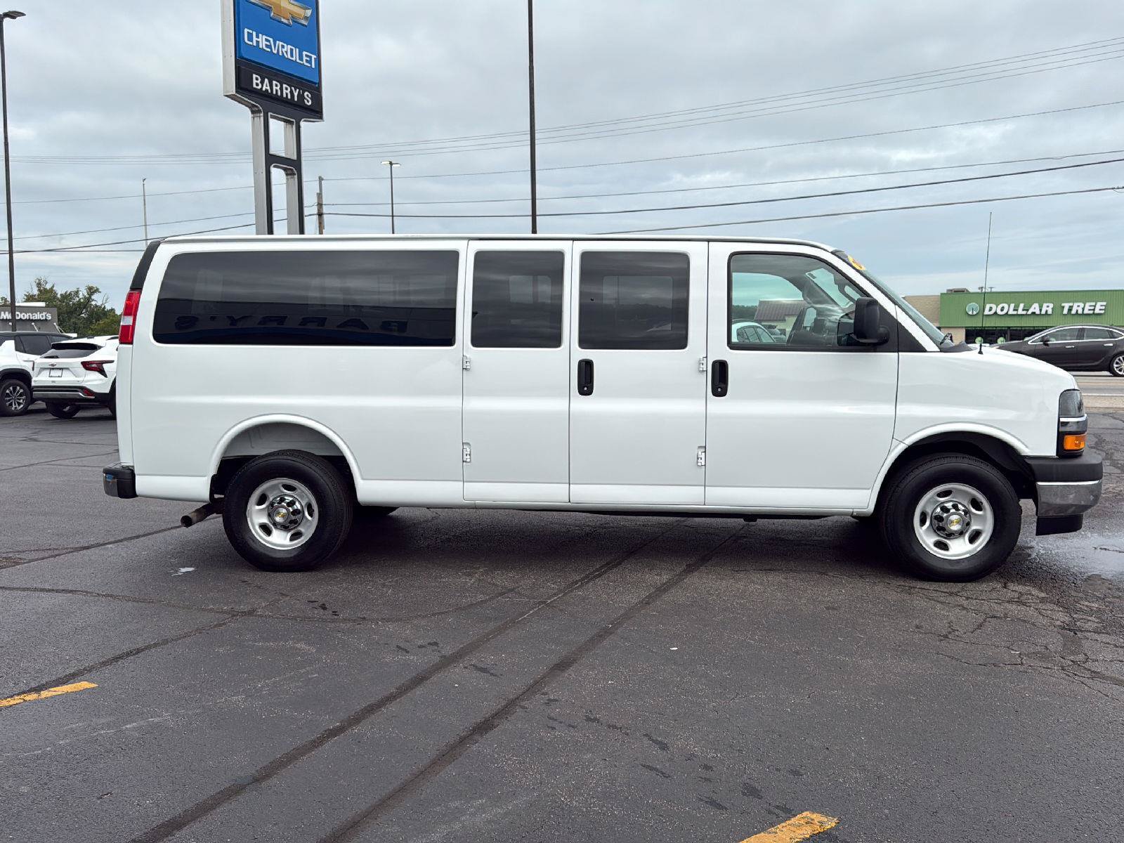 Used 2025 Chevrolet Express 3500 LT w/ LT Preferred Equipment Group RWD image 6