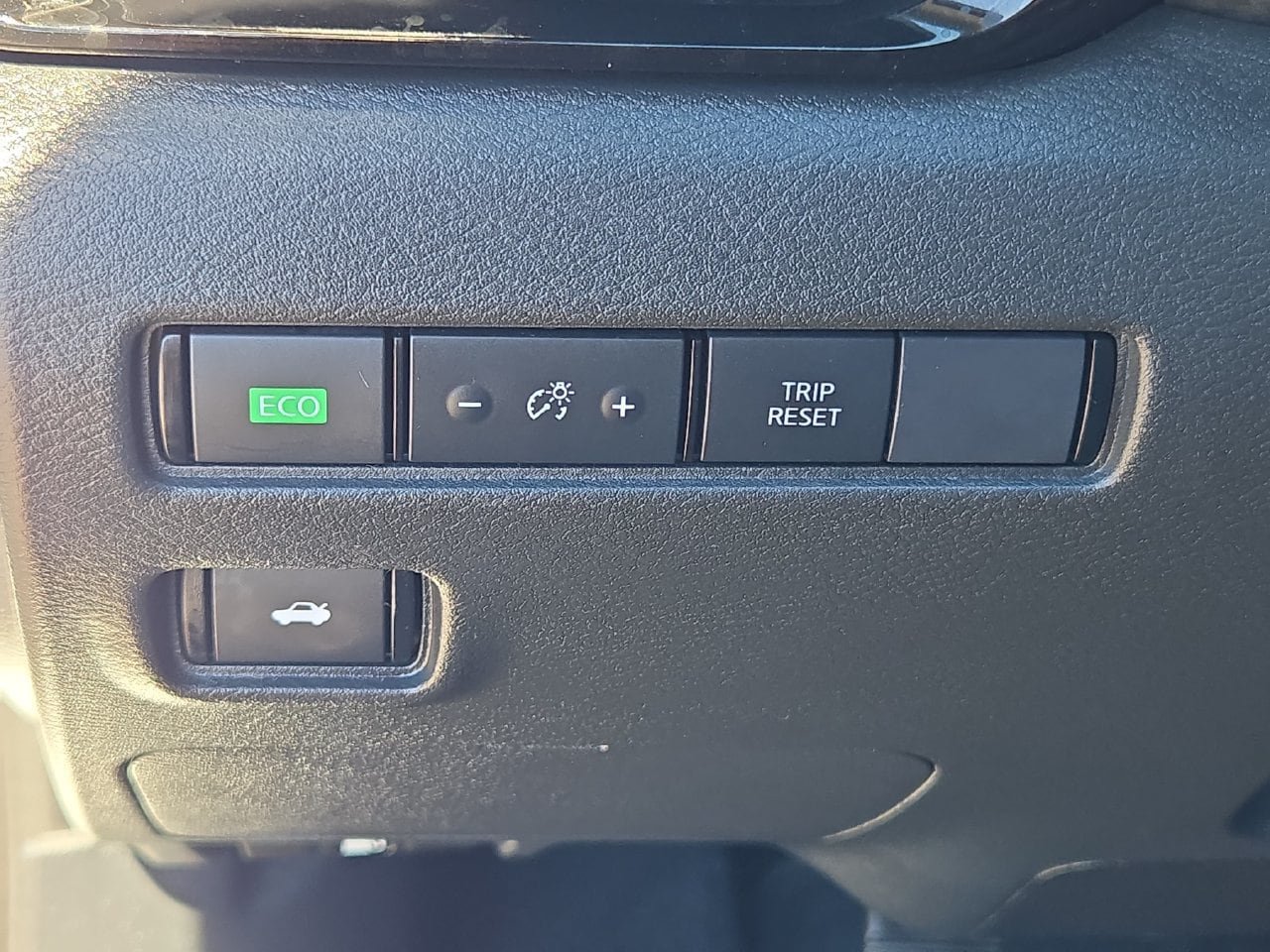 Used 2025 Nissan Sentra SV w/ All-Weather Package FWD image 25