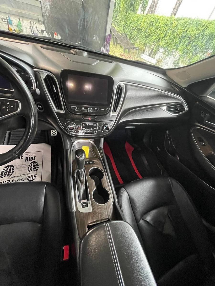 Used 2016 Chevrolet Malibu Premier w/ Driver Confidence Package II FWD image 11