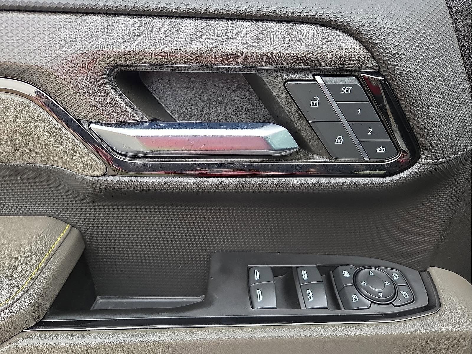 Used 2023 Chevrolet Silverado 1500 ZR2 image 10