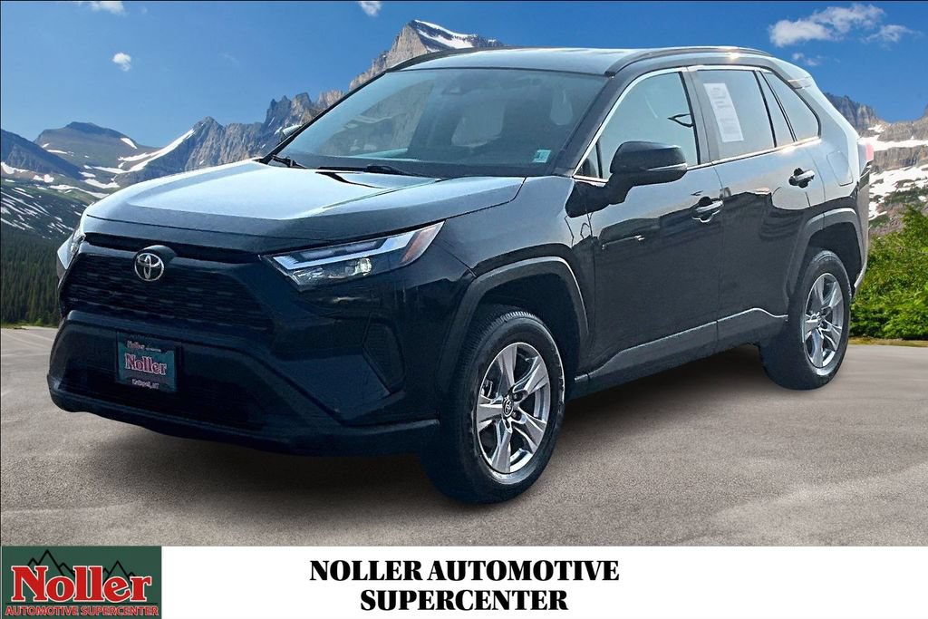Used 2025 Toyota RAV4 XLE AWD/4WD image 1