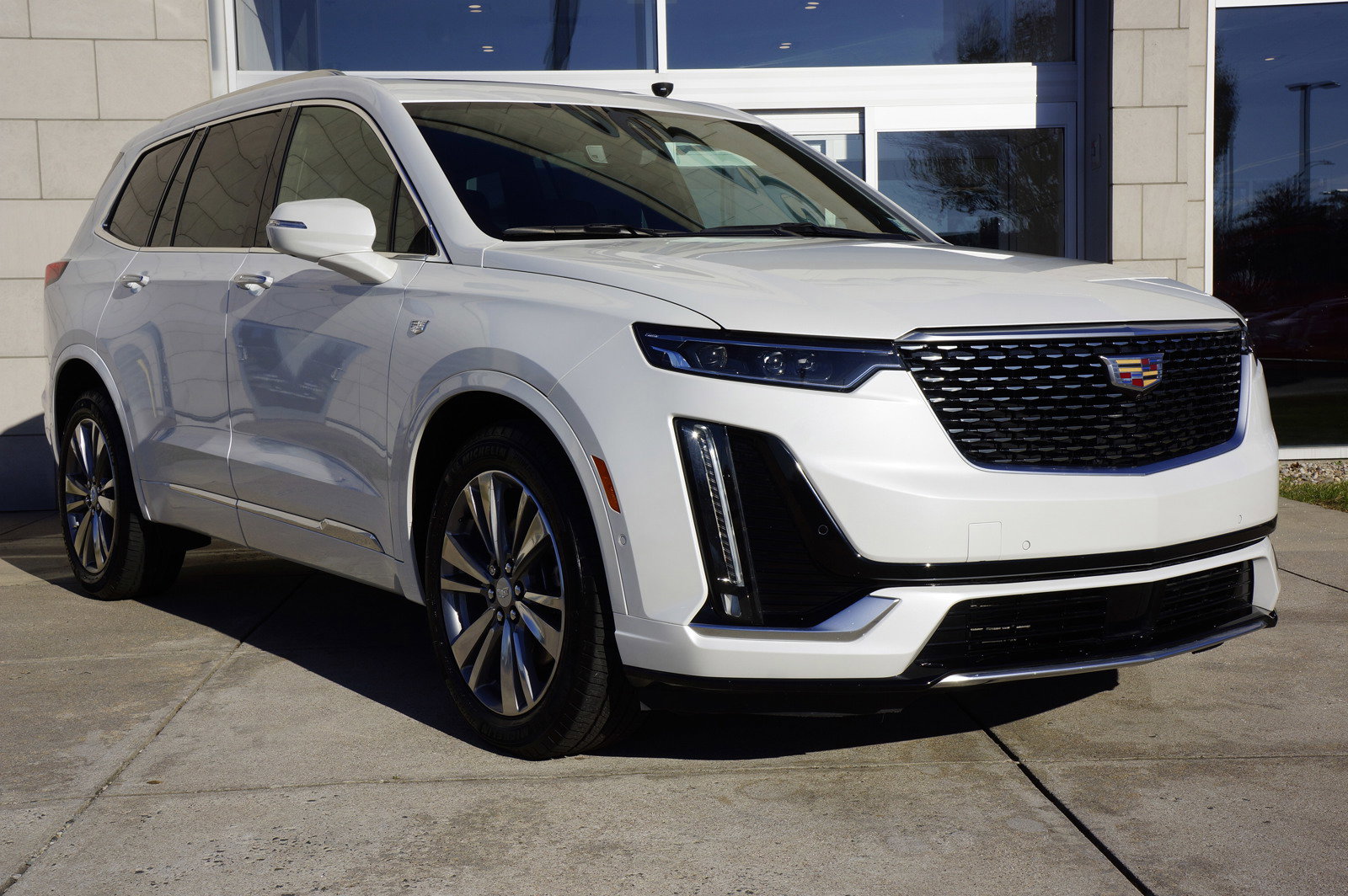 Used 2024 Cadillac XT6 Premium Luxury w/ Technology Package image 2