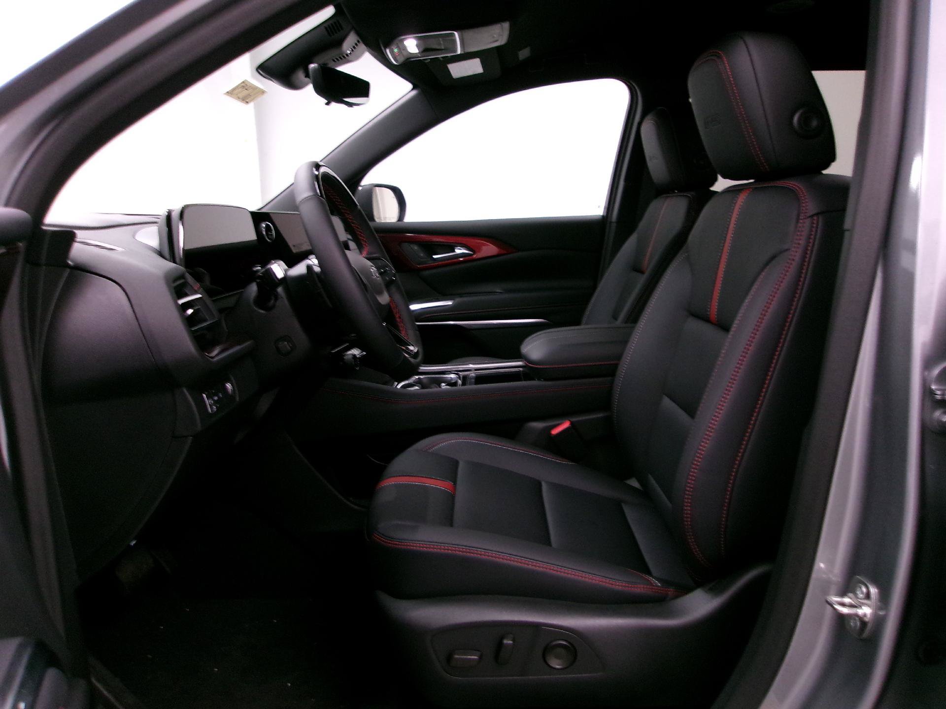 New 2026 Chevrolet Traverse RS w/ LPO, Floor Liner Package FWD image 7