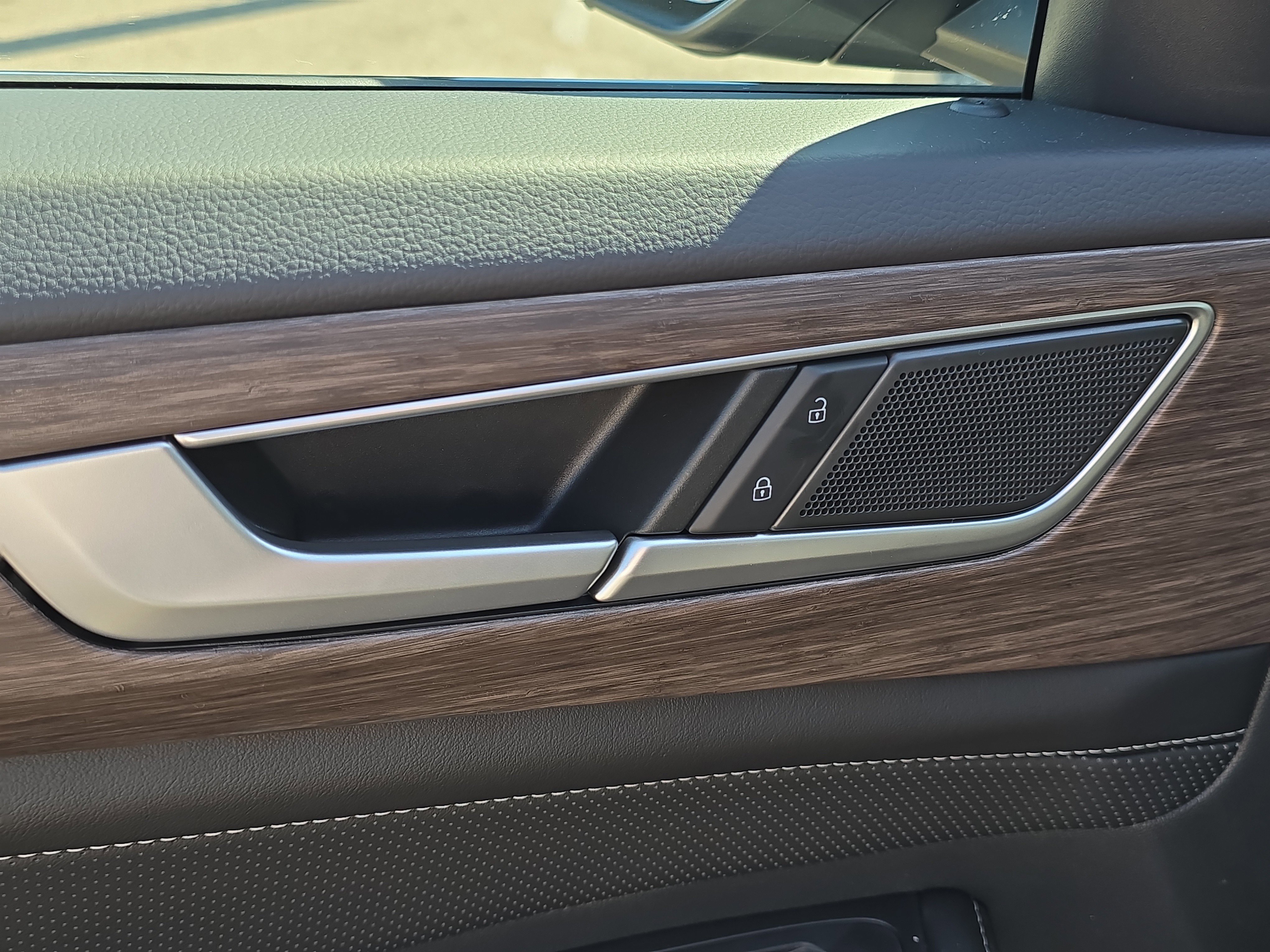 New 2026 Volkswagen Atlas SEL image 18