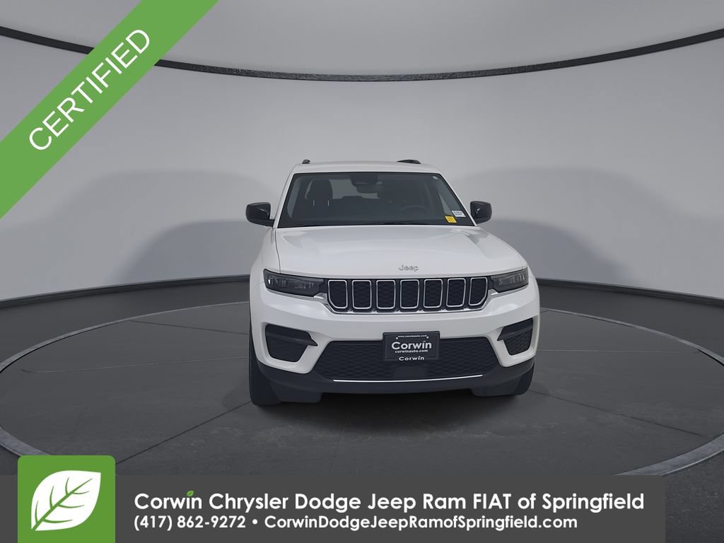 Used 2023 Jeep Grand Cherokee Laredo AWD/4WD image 5
