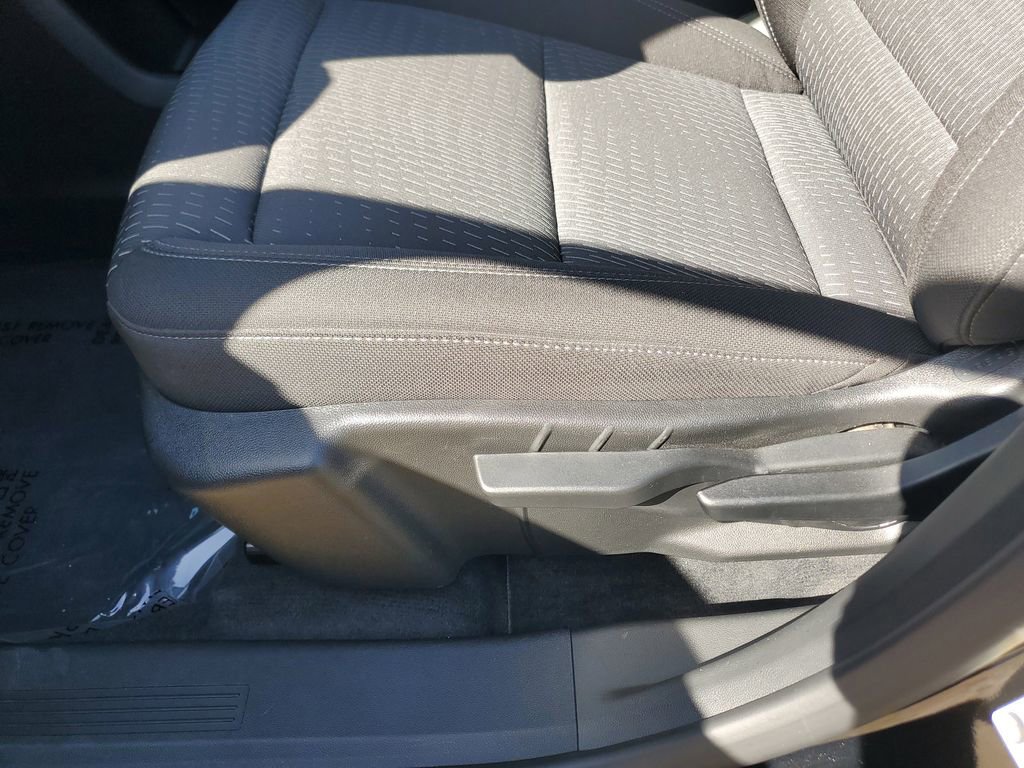 Used 2026 Chevrolet Equinox LT FWD image 21