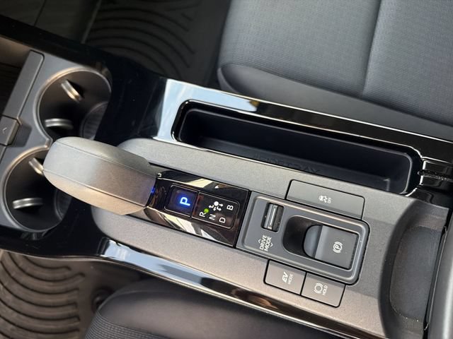 Certified 2025 Toyota Prius LE FWD image 23