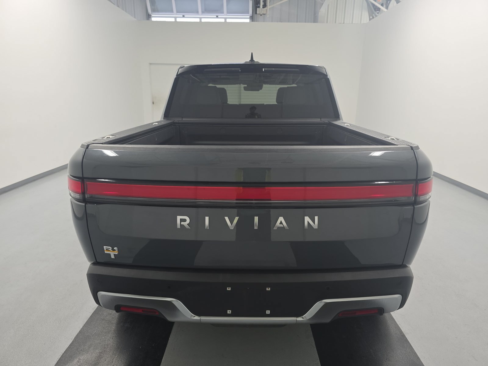 Used 2022 Rivian R1T Adventure AWD/4WD image 4
