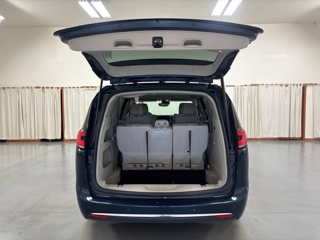 Used 2021 Chrysler Pacifica Touring-L FWD image 29