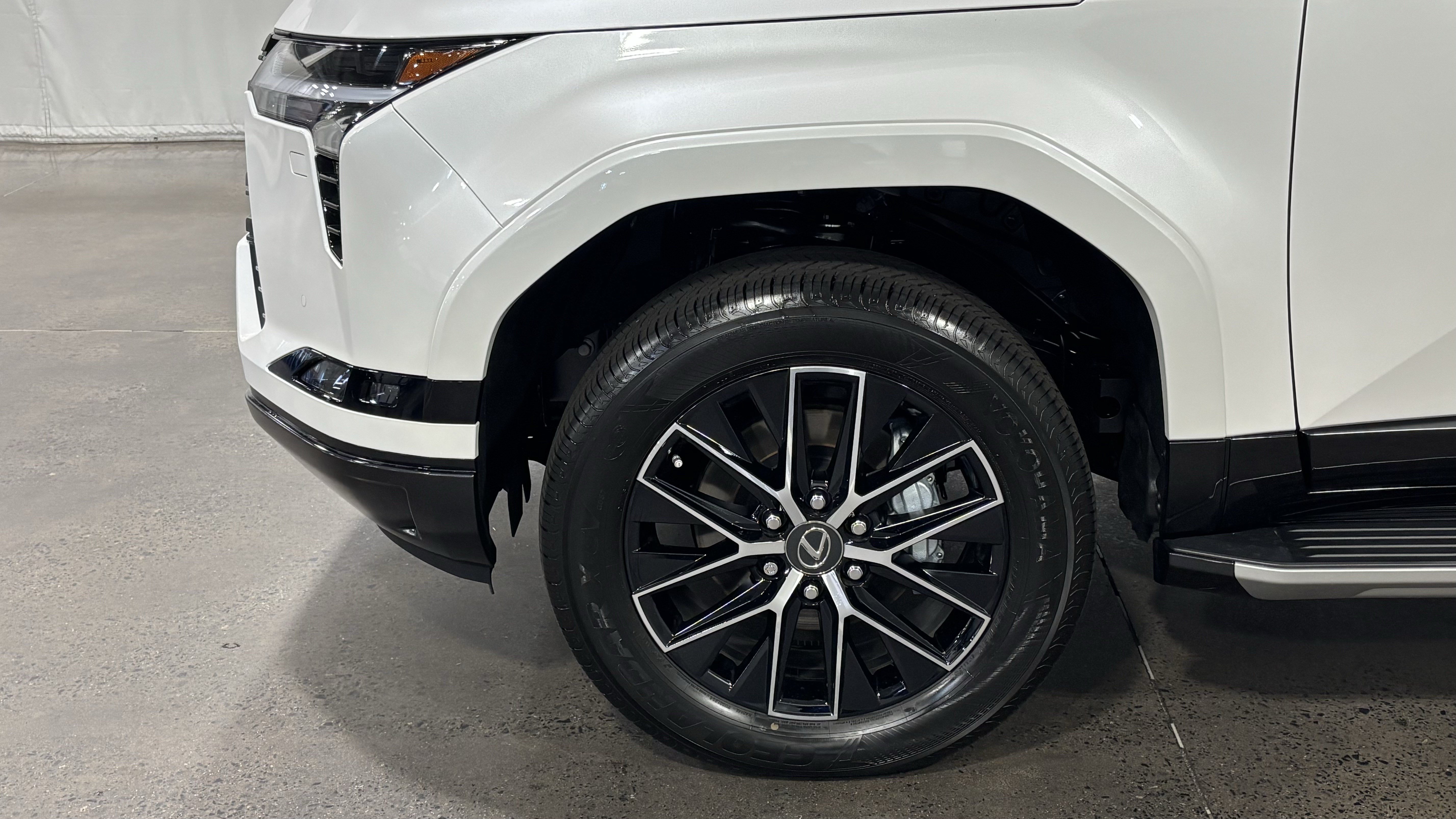 New 2026 Lexus GX 550 w/ Accessory Package (2T) AWD/4WD image 8