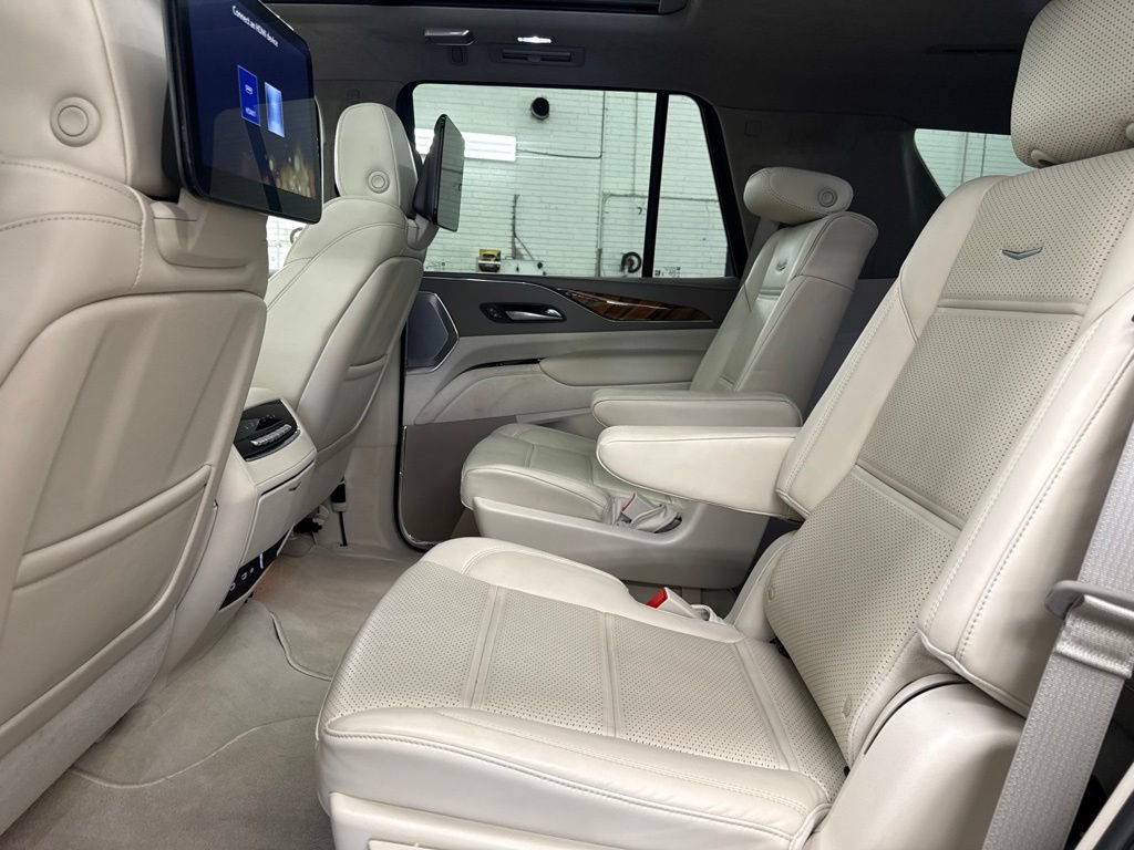 Used 2024 Cadillac Escalade Sport Platinum w/ LPO, ONYX Package AWD/4WD image 12