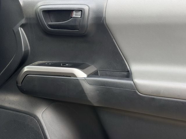Used 2022 Toyota Tacoma SR5 RWD image 27
