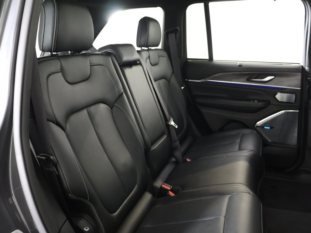 Used 2022 Jeep Grand Cherokee Overland w/ Luxury Tech Group IV image 42