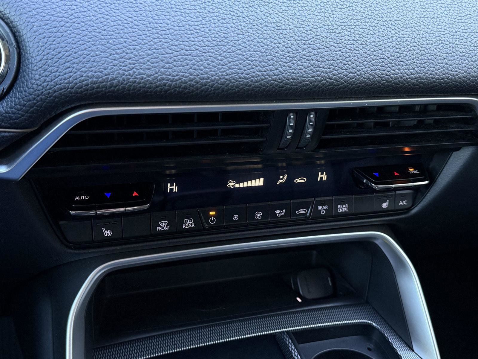 Used 2024 MAZDA CX-90 3.3 Turbo w/ Premium Package image 17