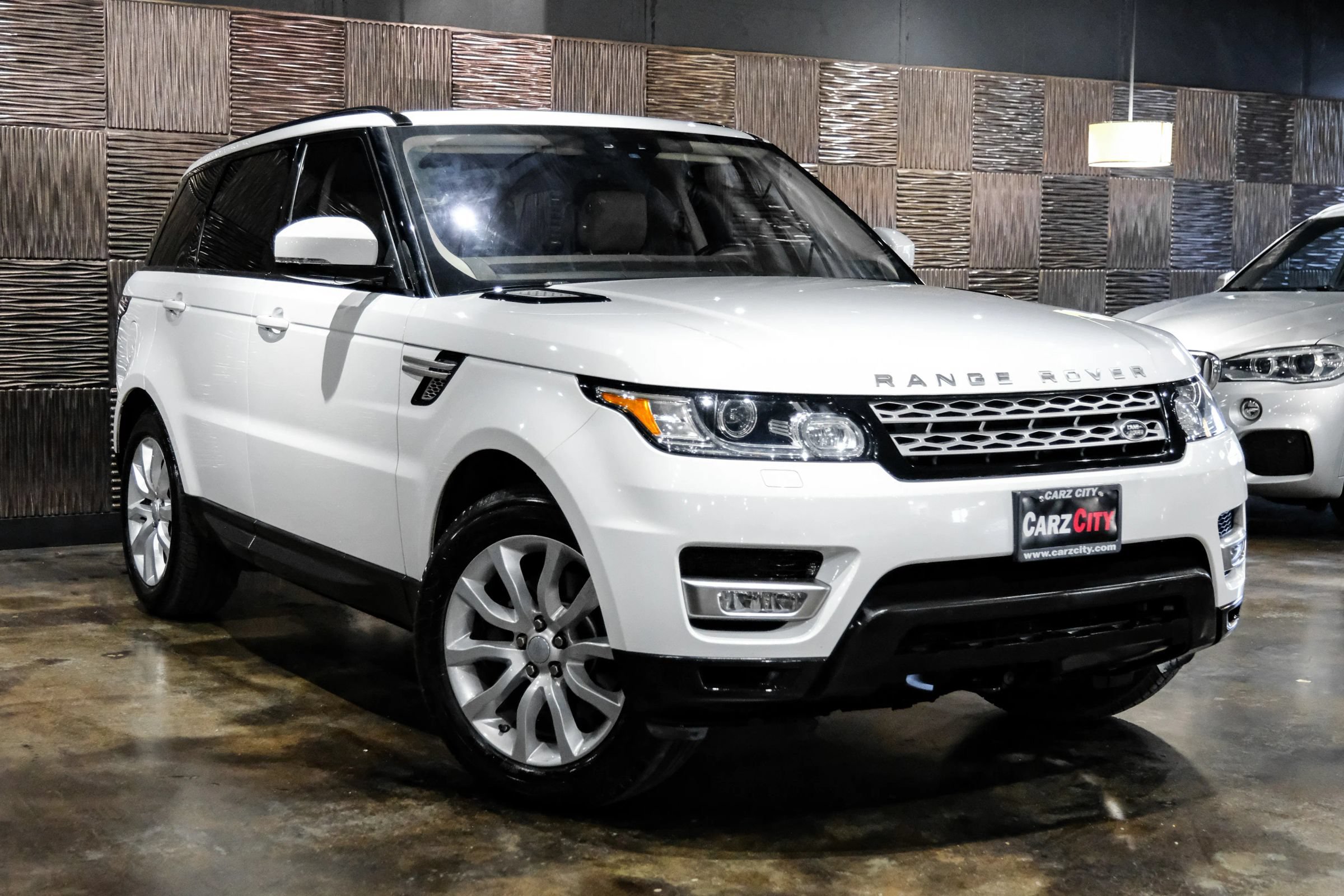 Used 2017 Land Rover Range Rover Sport HSE AWD/4WD image 3