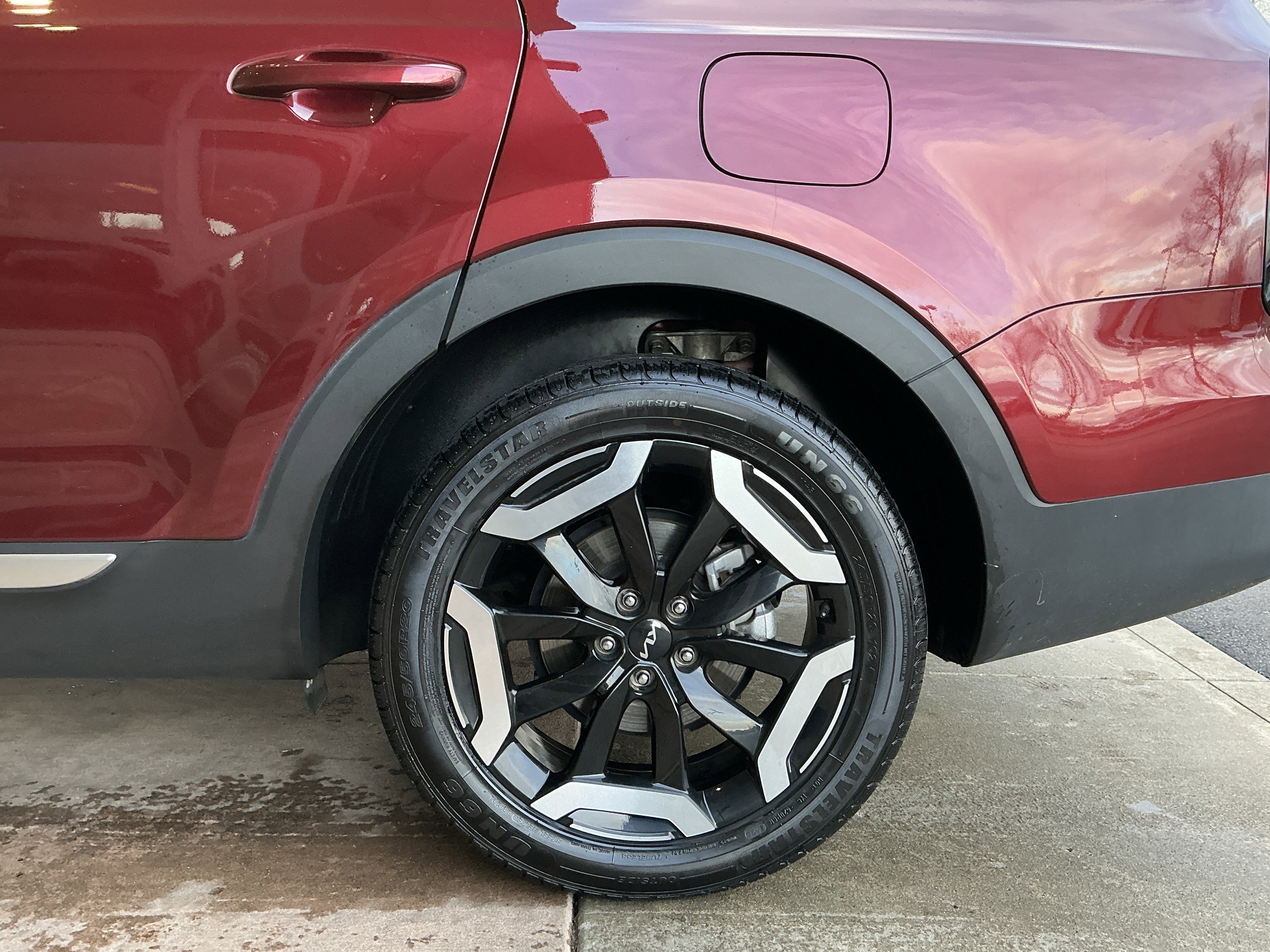 Used 2024 Kia Telluride EX w/ EX Captain's Chair Package image 23