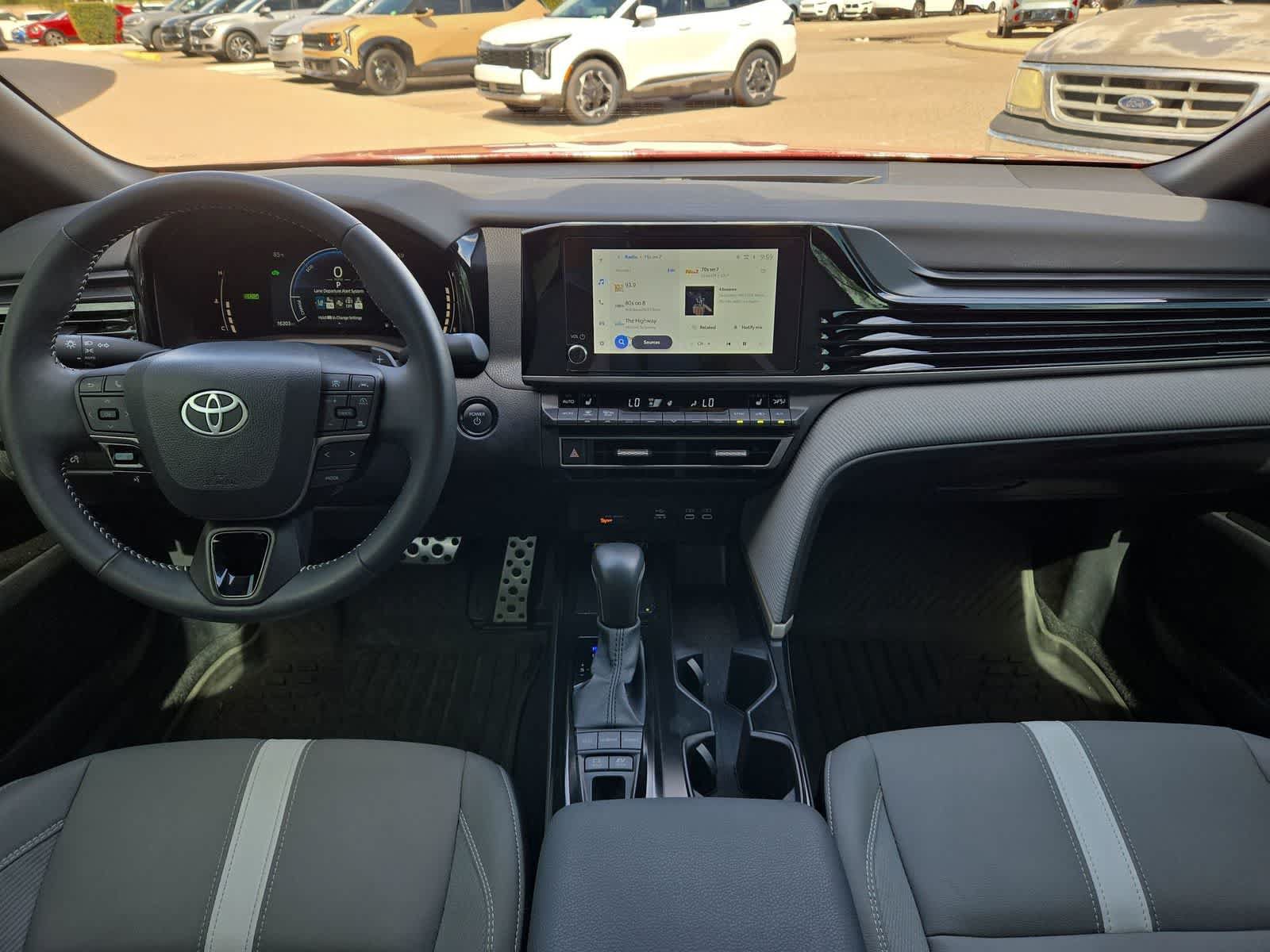 Used 2025 Toyota Camry SE w/ Convenience Package FWD image 15