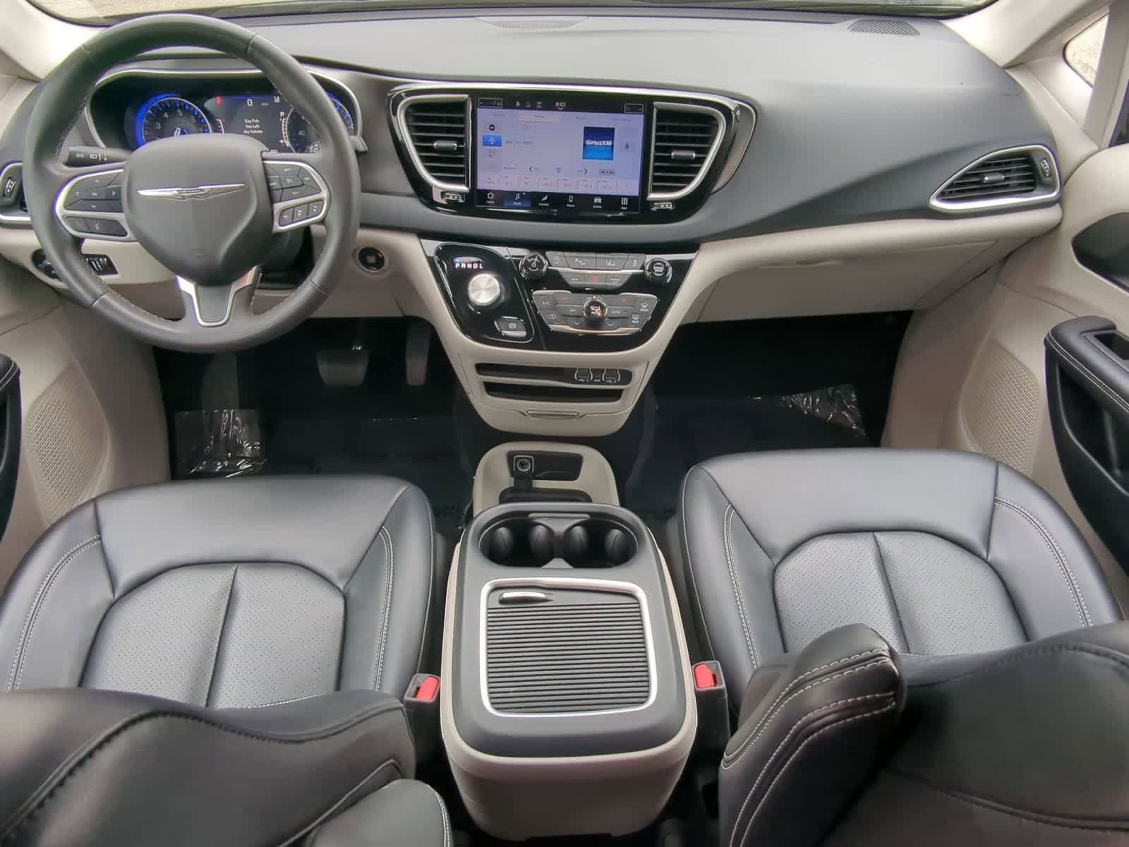 Used 2024 Chrysler Pacifica Touring-L FWD image 15