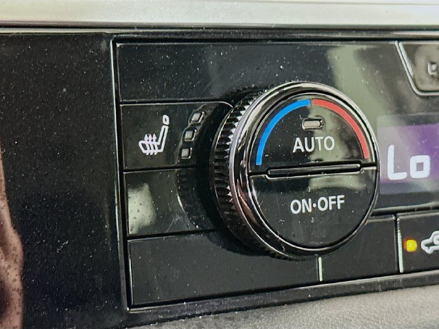 Used 2022 Nissan Pathfinder SV w/ SV Premium Package AWD/4WD image 26