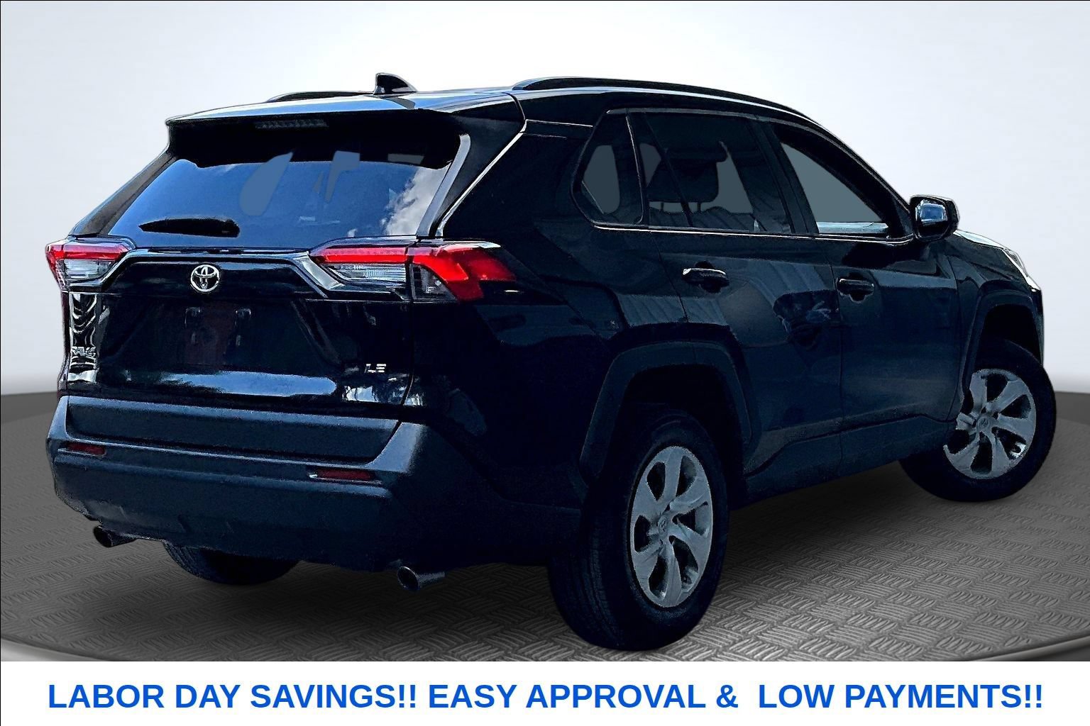 Used 2021 Toyota RAV4 LE FWD image 5
