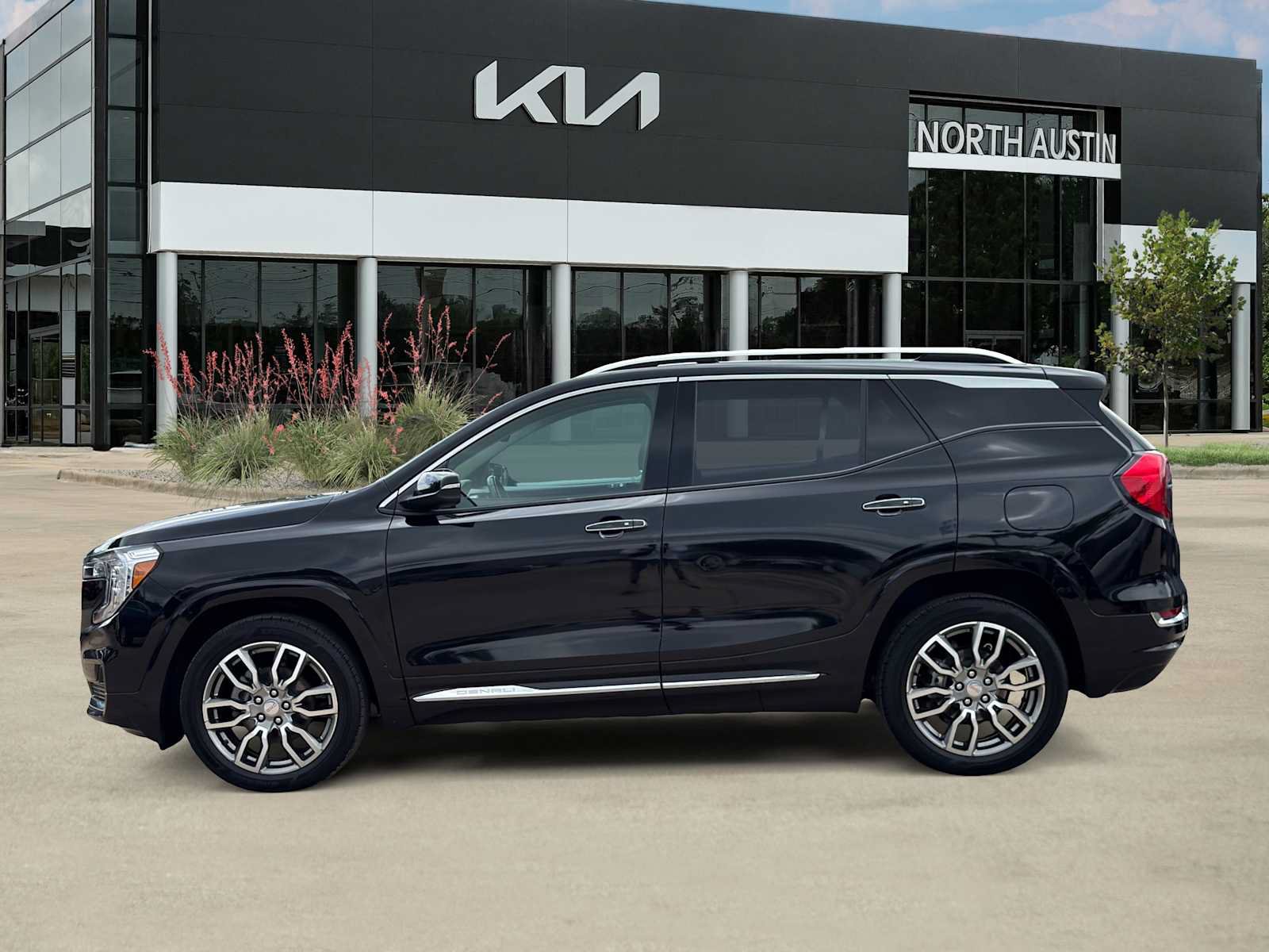 Used 2022 GMC Terrain Denali w/ LPO, Cargo Package AWD/4WD image 8
