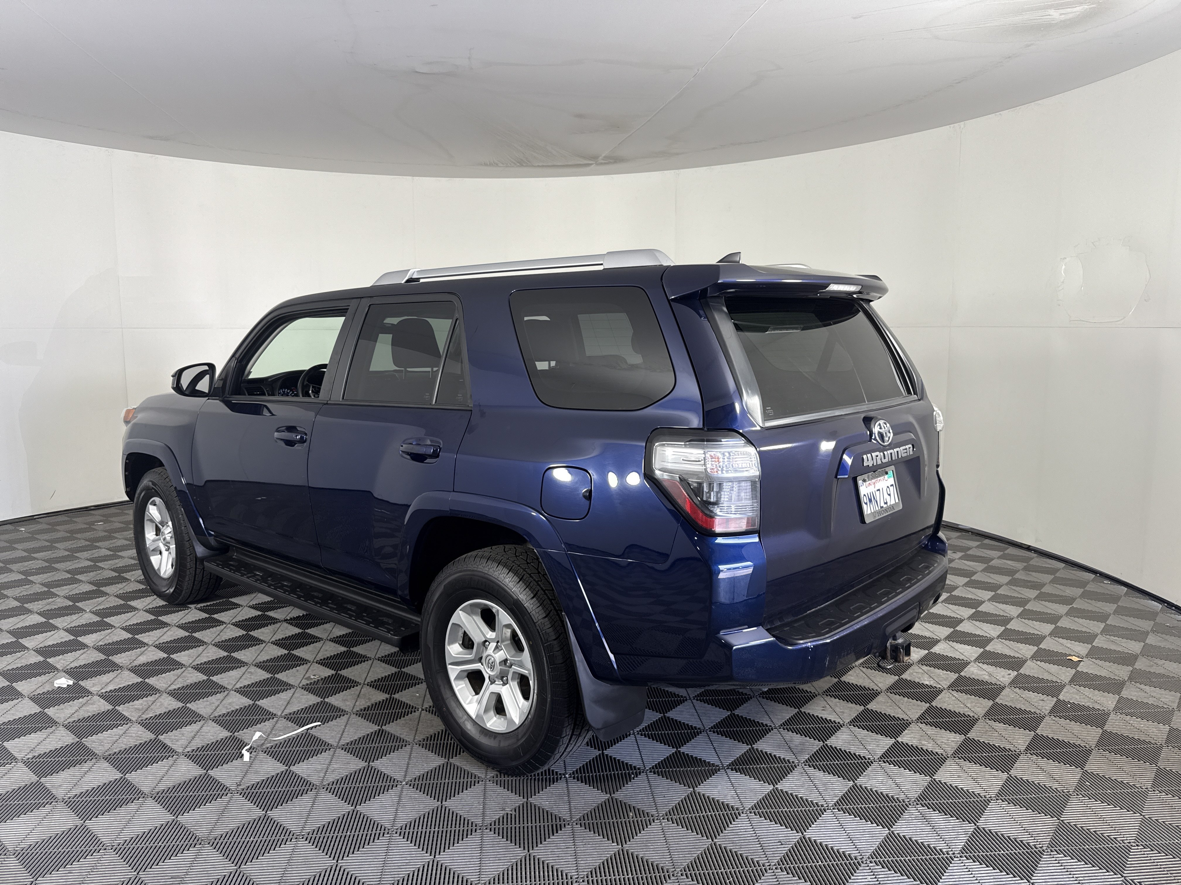 Used 2017 Toyota 4Runner SR5 AWD/4WD image 6