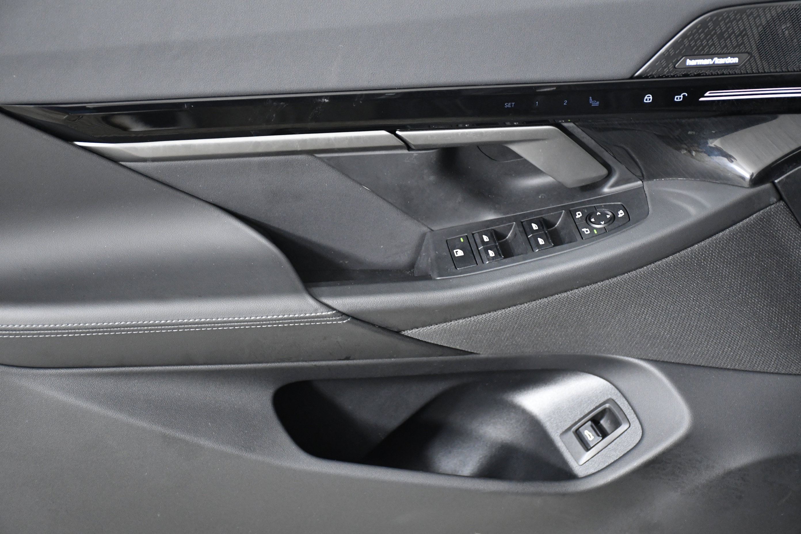 Used 2025 BMW 530i w/ Premium Package image 22