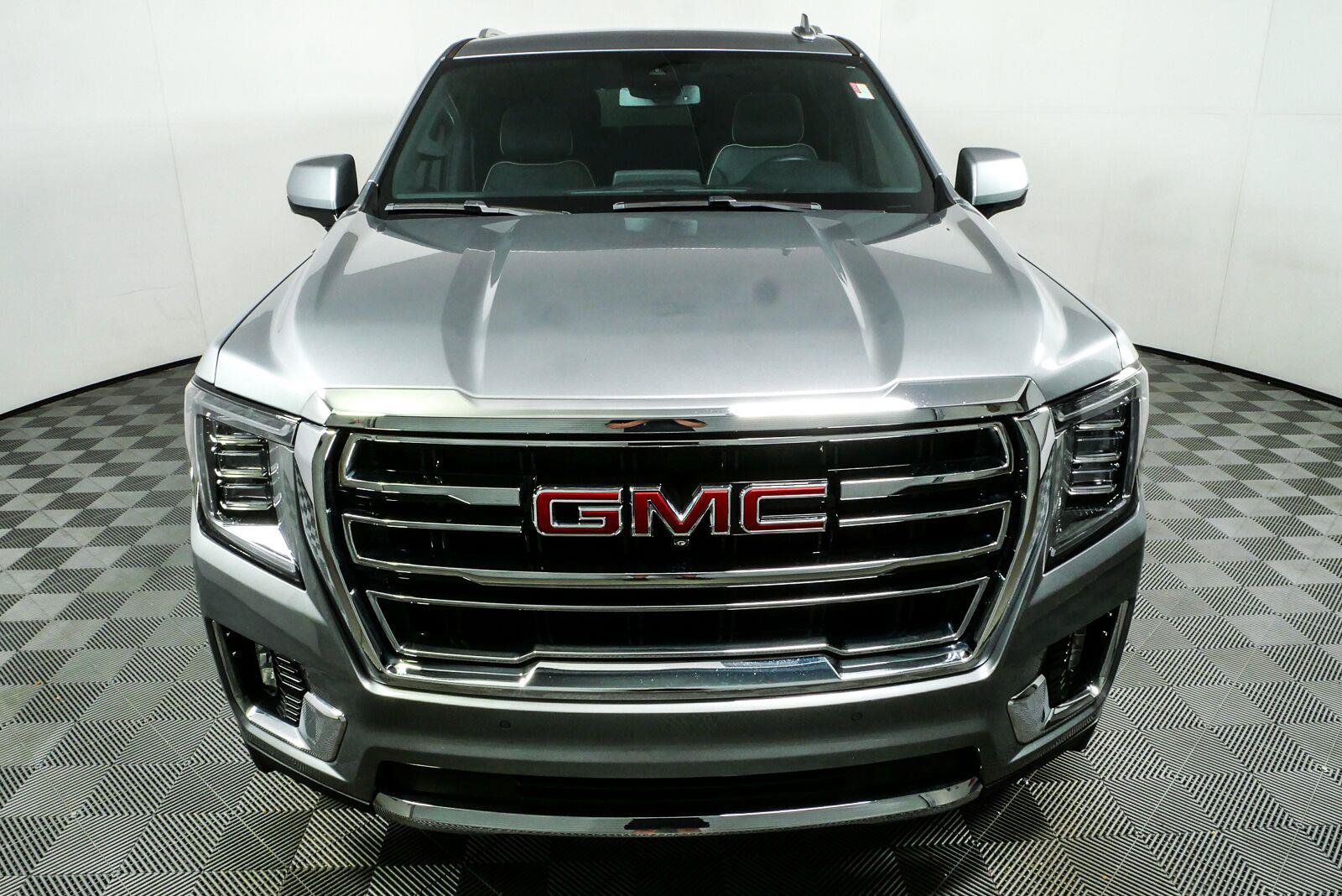 Used 2023 GMC Yukon XL SLT w/ SLT Luxury Package RWD image 2