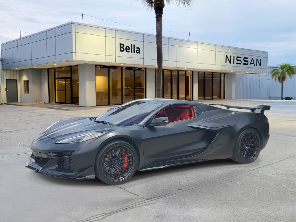 Used 2024 Chevrolet Corvette Z06 w/ Z07 Performance Package RWD image 2