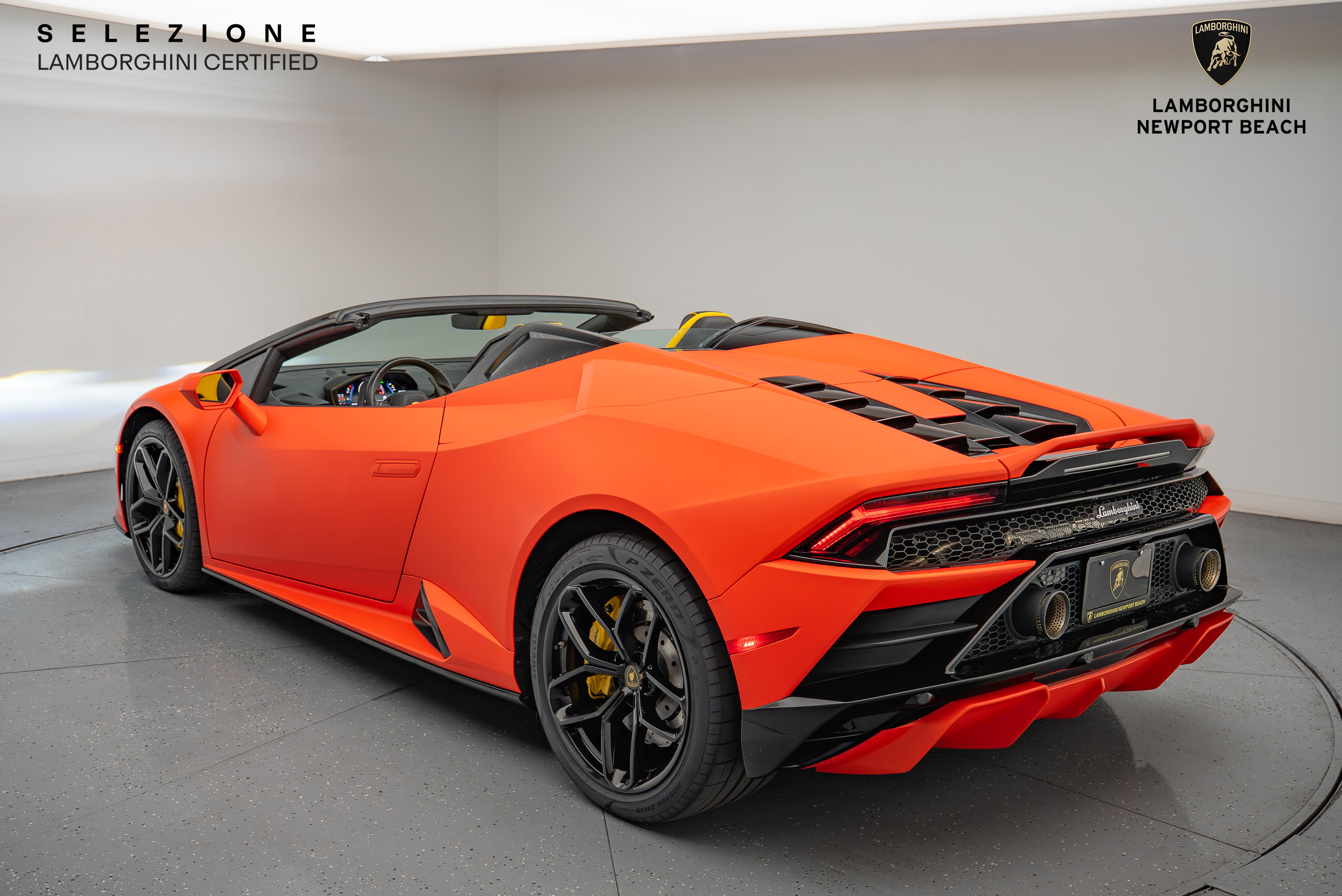 Used 2022 Lamborghini Huracan EVO image 12