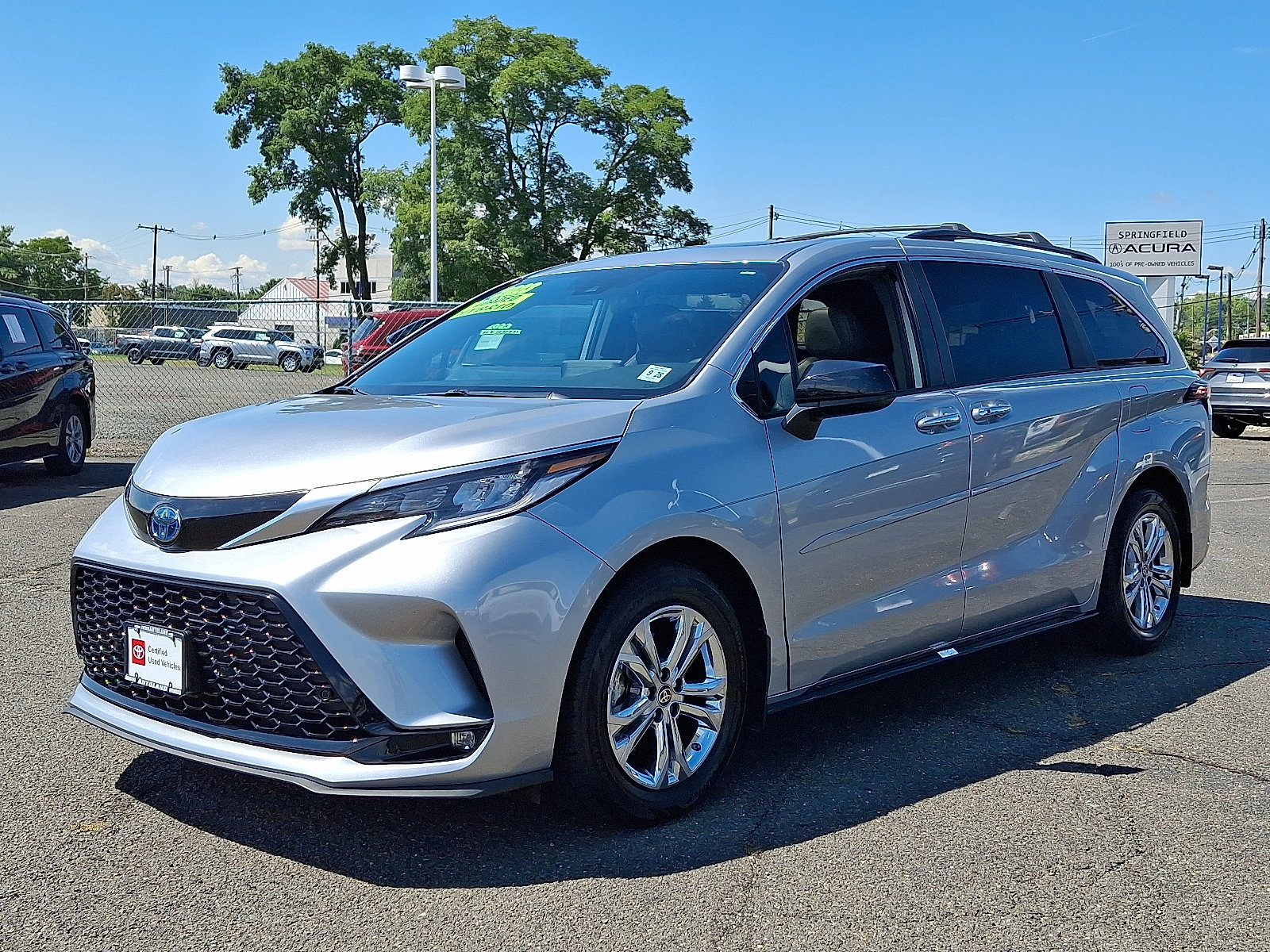 Certified 2023 Toyota Sienna XSE w/ XSE Plus Package image 4