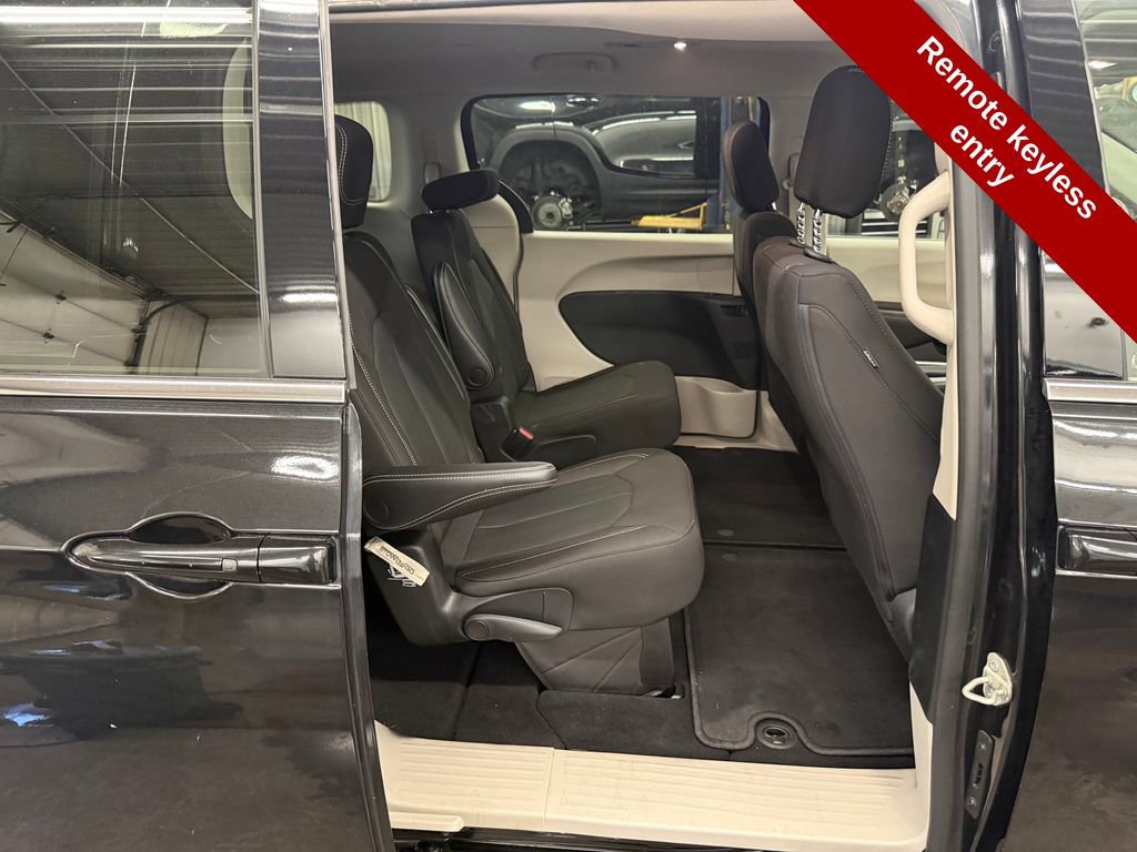 Used 2022 Chrysler Voyager LX FWD image 34