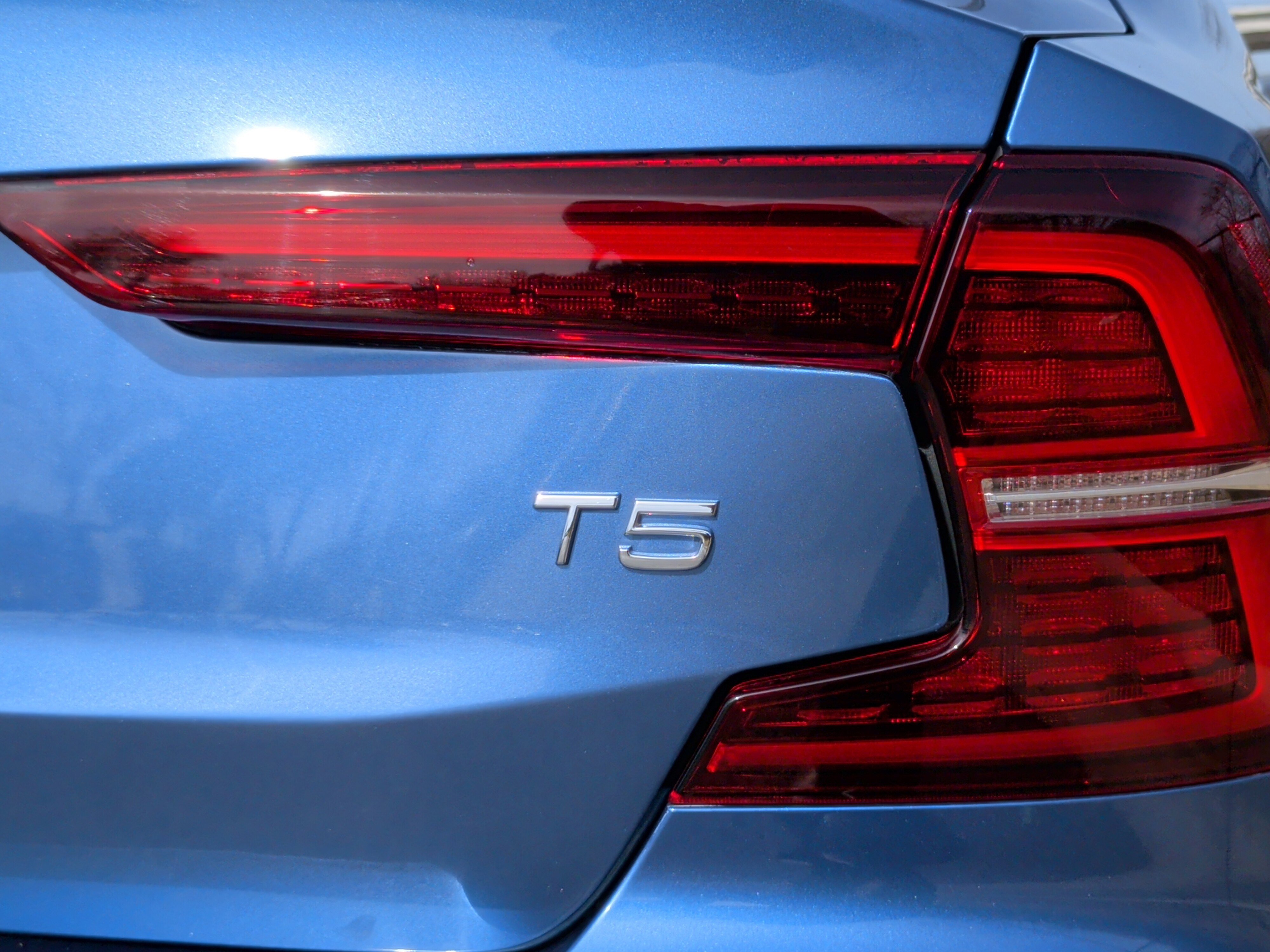 Used 2021 Volvo S60 T5 R-Design image 12