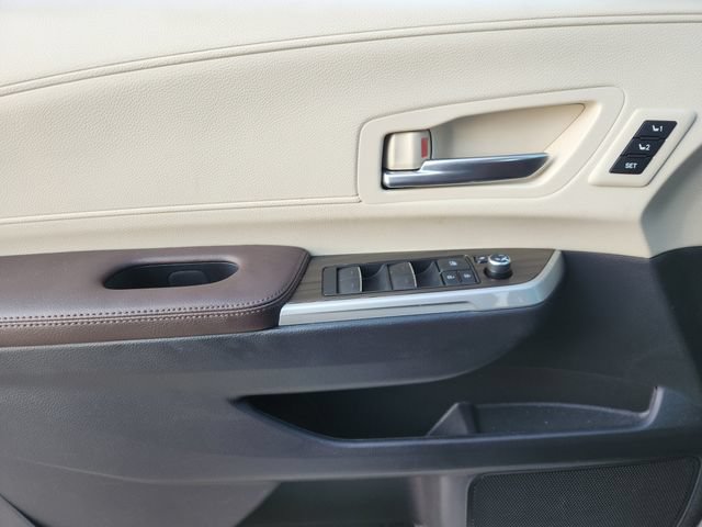 Certified 2021 Toyota Sienna Platinum FWD image 23