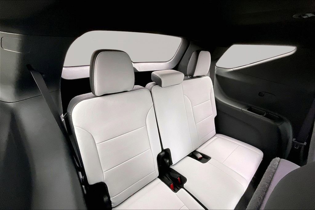 Used 2024 Chevrolet Traverse RS image 28