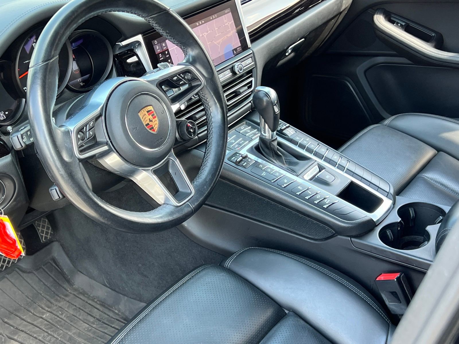 Certified 2020 Porsche Macan image 4