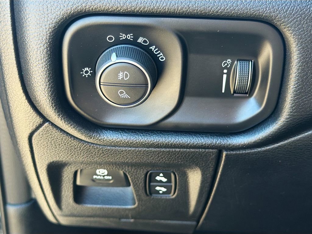 Used 2020 RAM 1500 Sport w/ Leather & Sound Group AWD/4WD image 33