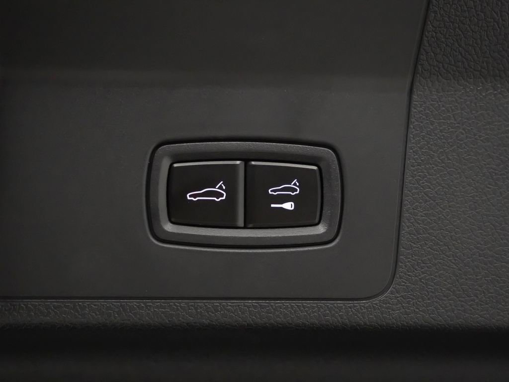 Certified 2025 Porsche Panamera 4 AWD/4WD image 28