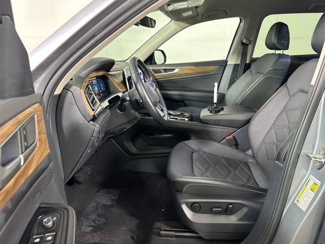 Used 2025 Volkswagen Atlas SE image 11