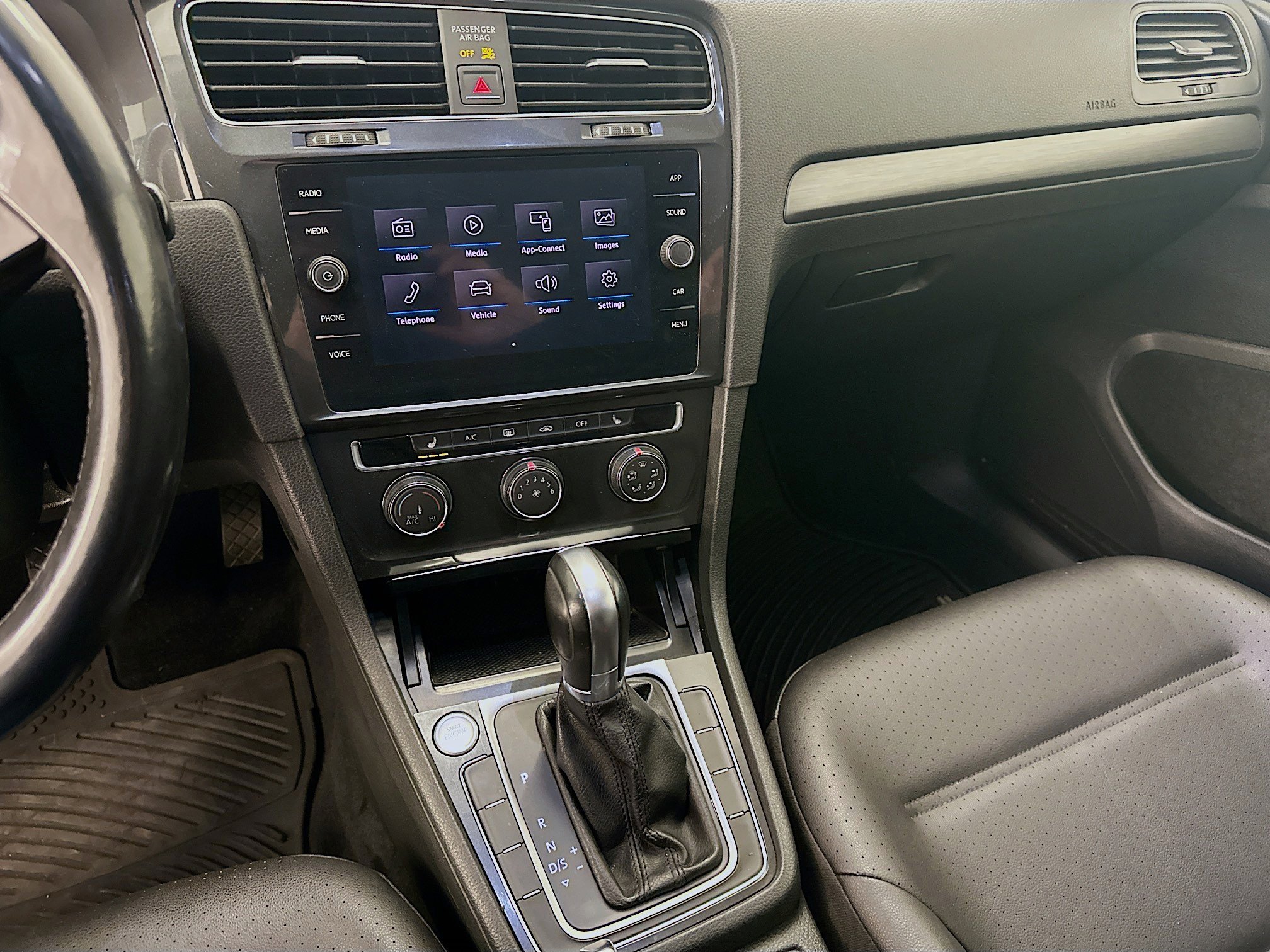 Used 2018 Volkswagen Golf SE FWD image 25