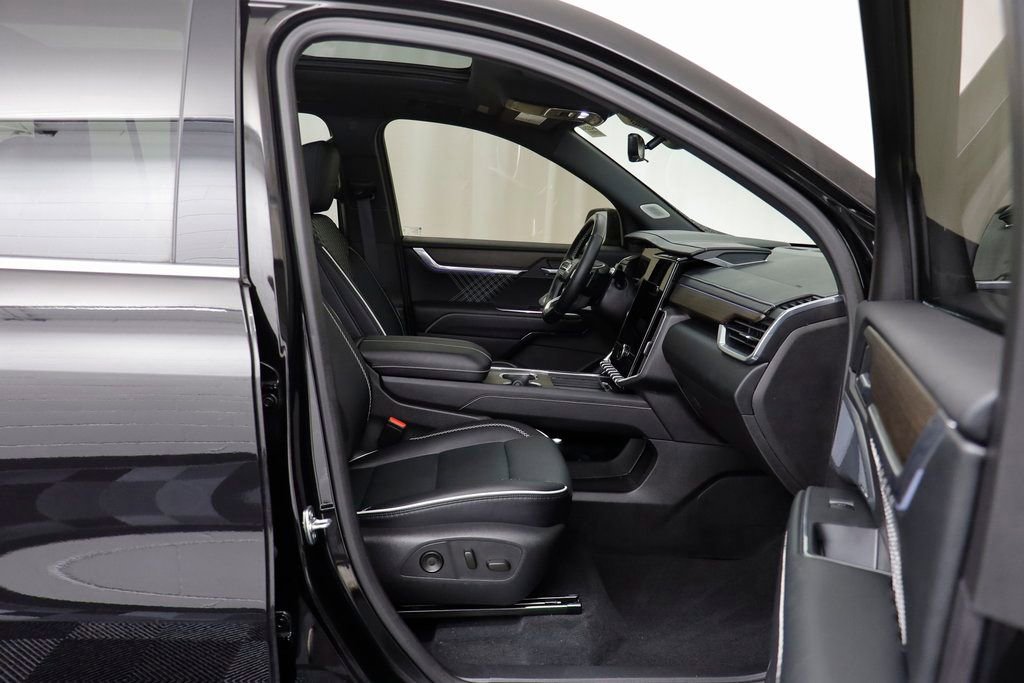 Used 2025 GMC Acadia Denali w/ Super Cruise Package image 20