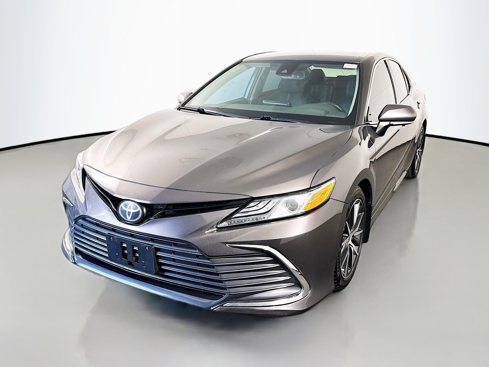 Used 2022 Toyota Camry XLE FWD image 4