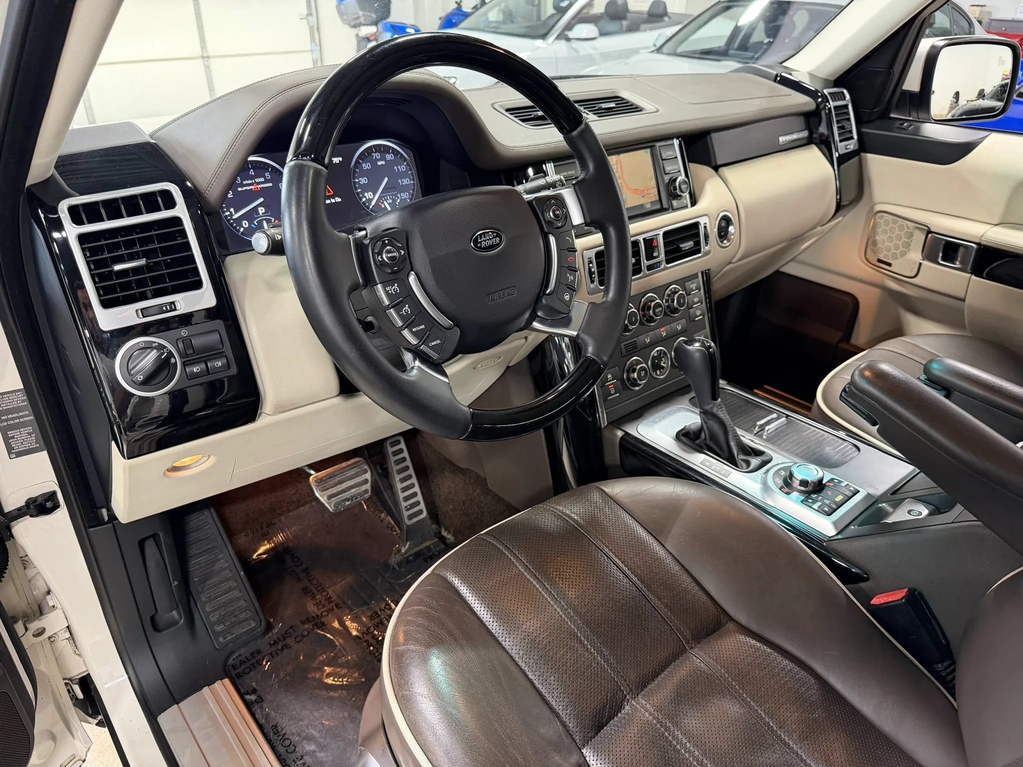 Used 2010 Land Rover Range Rover Supercharged AWD/4WD image 12