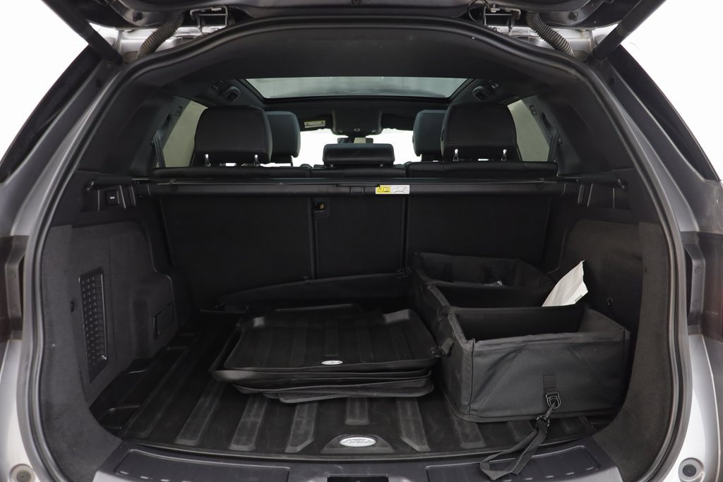 Used 2022 Land Rover Discovery Sport SE image 19