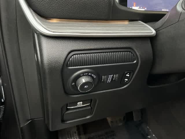 Certified 2024 Jeep Wagoneer Series II AWD/4WD image 35