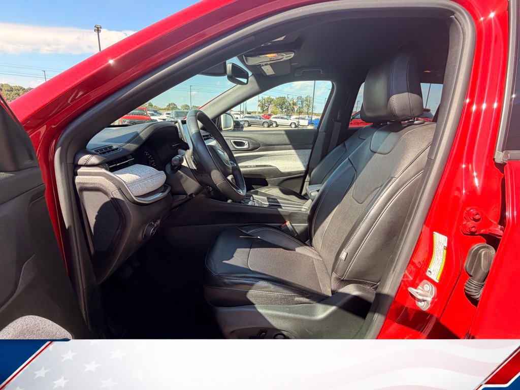Used 2023 Jeep Compass Latitude AWD/4WD image 16