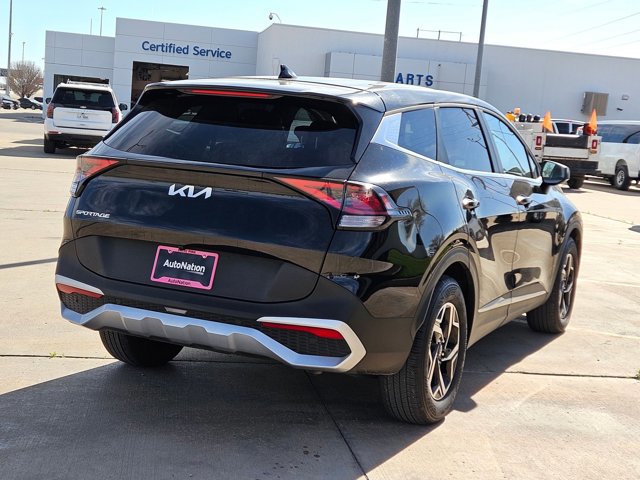 Used 2025 Kia Sportage LX image 5