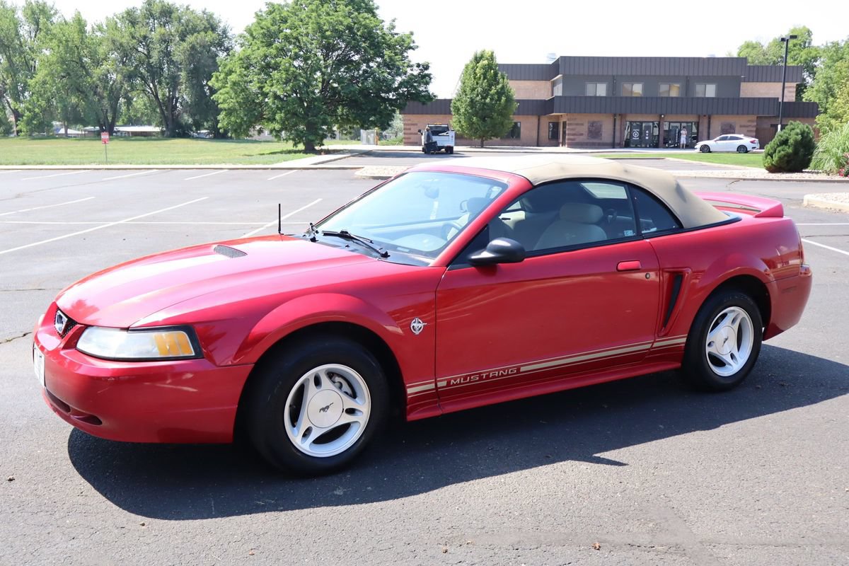 Used 1999 Ford Mustang Convertible RWD image 10