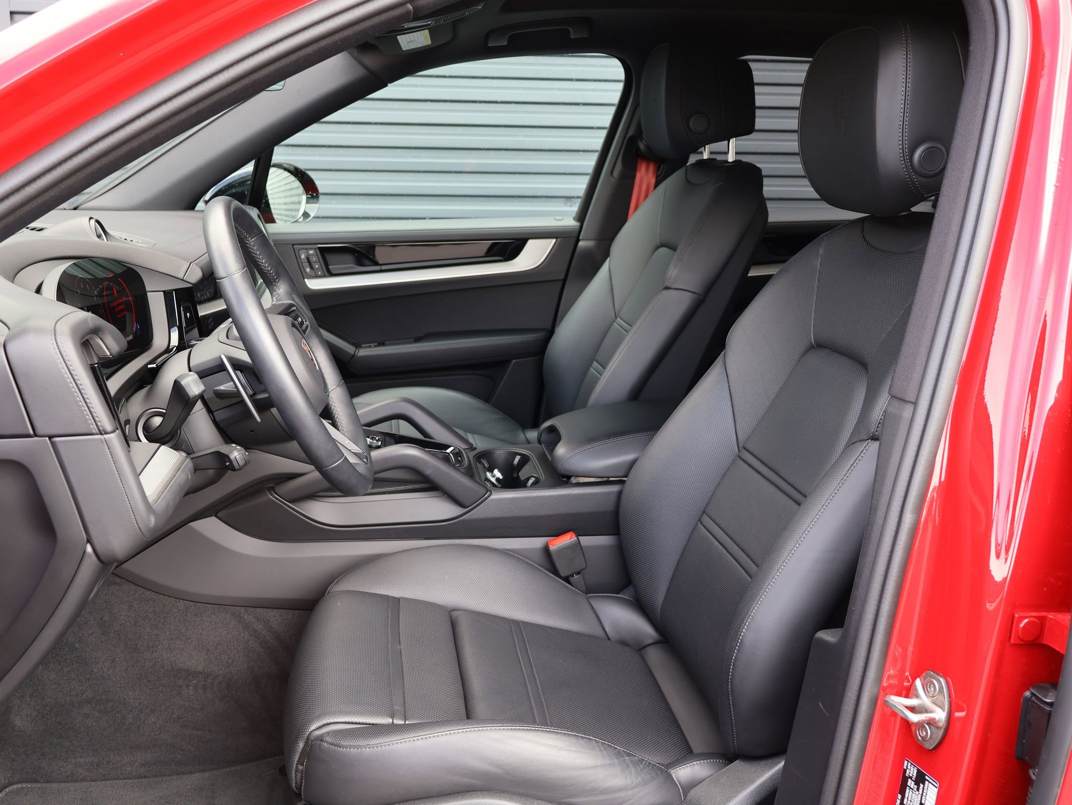Certified 2025 Porsche Cayenne E-Hybrid image 5
